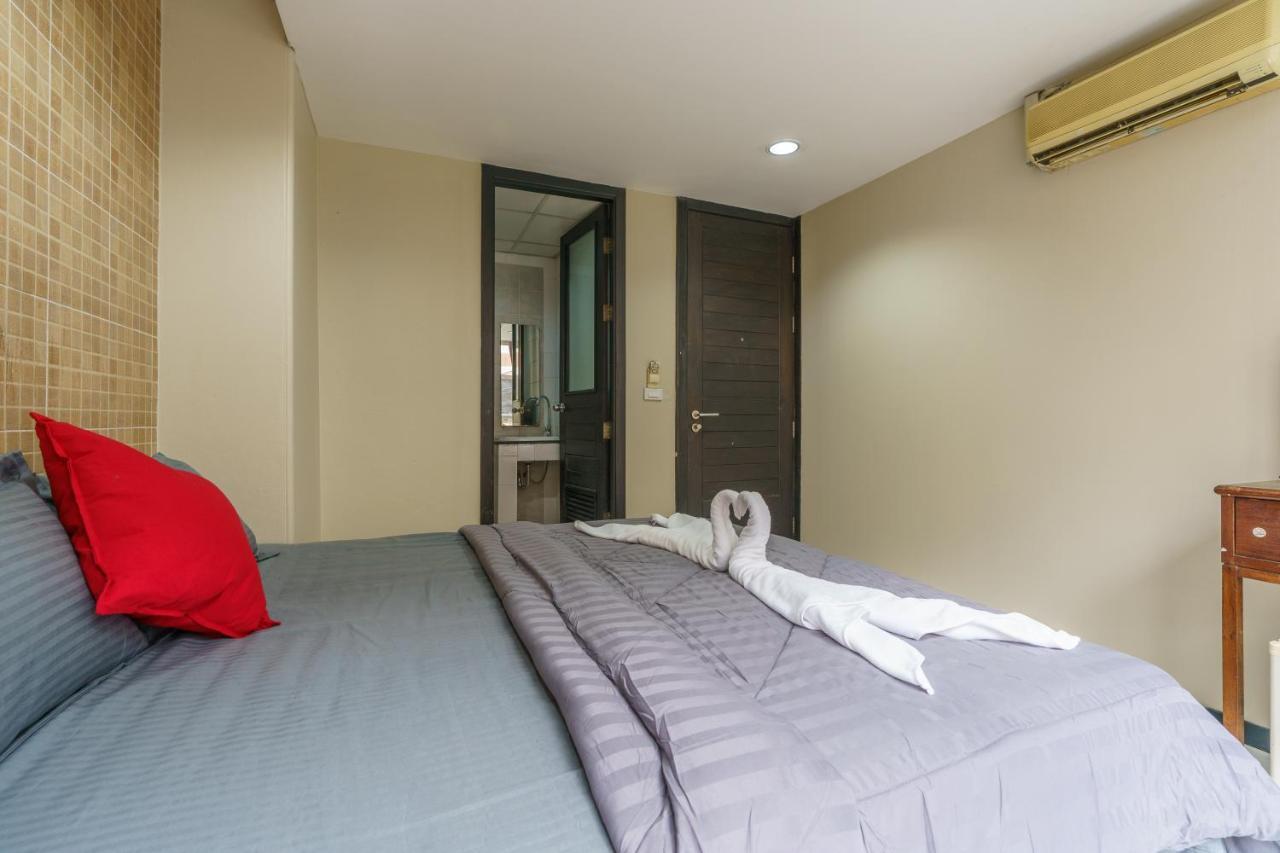 CheQinn Bed Sukhumvit 4 Nana Plaza Bangkok Exterior foto
